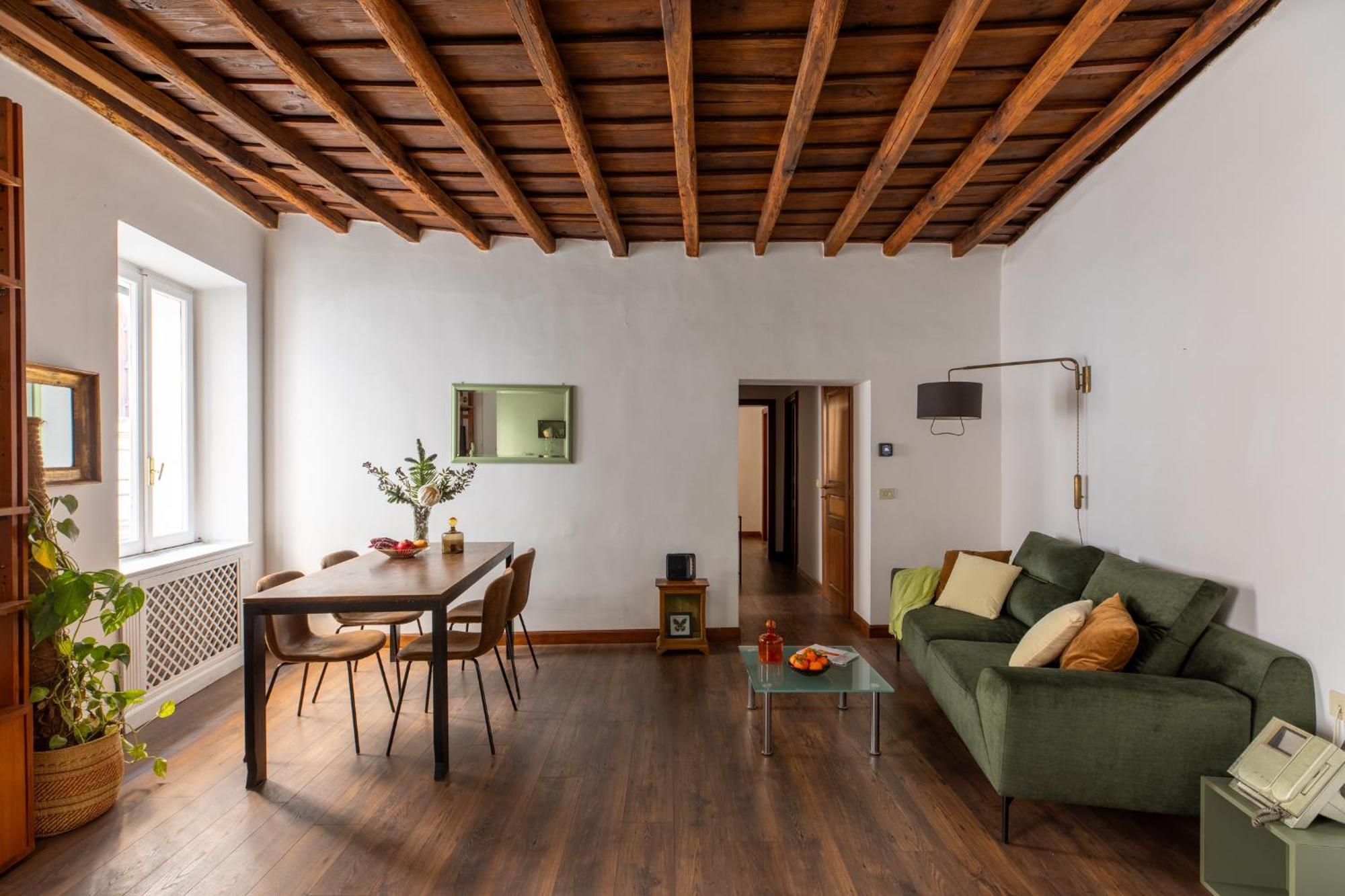 Iflat Classic And Contemporary Apartment